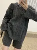 Abito a due pezzi Autunno Inverno Pantaloncini lavorati a maglia Abito da donna Elegante pullover Maglione Top e pantaloni 2 pezzi Set Abiti femminili di moda coreana 231031