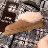 Großhandel Ultra Mini Stiefel Senfkörner Tazz Hausschuhe Plattform Australien Schnee Designer Frau Dicke Sohle Echtleder Flauschige Pantoletten Warme Winter Booties dünn