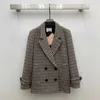 女性用ジャケットデザイナー2023秋と冬の新しいスタイルスリムで有名なスタイルパターンダブル胸肉スーツコート3C1O