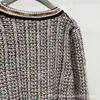 Maglioni da donna Designer 23 Mucca di alta qualità Leggero Lusso Scollo a V Jacquard a contrasto Tasca finta Cardigan in lana lavorato a maglia a maniche lunghe resistente PFBL