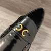 Новый сезон Тутские туфли Metal Logo Loafers Обувь Обувь от полированных ковриков Классические лоферы удобная обувь женская дизайнерская обувь фабрика размер обуви 35-40 с коробкой