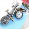 Orologi da tasca Collana con ciondolo per bicicletta unisex Orologio al quarzo Portachiavi Portachiavi Supporto per desktop Decorazioni per regali di compleanno maschili di moda