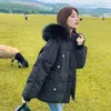 Trenchs de femmes Manteaux Femmes Parkas Coton Manteau d'hiver Pain Veste Femme Courte Lâche Épais Chaud Outwear Collier De Fourrure Artificielle Pardessus