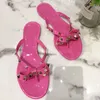 Mulheres designer chinelos rebite gravata borboleta sandálias planas verão praia chinelos casuais sapatos de geléia de pvc