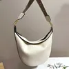 Kvällsväska lyxdesignerväska Half Moon Bag Letter axelväska fullkorn Texturerad Smooth Calf Leather Tote Designer Zip Closure Crossbody Women Hobo Handväska