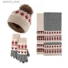 Foulards Mode hiver gants tricotés écharpes chapeaux trois pièces ensemble laine chaud et résistant au froid pompon bonnet chapeau haut de gamme Design costume Q231031