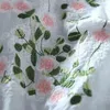 Bluzki damskie wiosna lato literackie bawełniane koszule kobiety haftowe kwiaty w szyku w połowie rękawie koronkowa cienka samica koszula