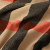 スカーフラグジュアリーデザイン格子縞の女性のためのカシミアスカーフ冬の温かいショールラップパシュミナブファンダ厚い毛布ポンチョエチャルペバンダナ231031