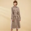 Trench Coats Femininos No outono e inverno do blusão xadrez para mulheres na Europa e nos Estados Unidos é um casaco longo xadrez com 231030