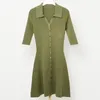 Sukienki imprezowe 2023 Spring Kobiet zielony kolorowy sukienka Slim A-Line Single Bering Knitting Zamknij kołnierz klimat Kobieta