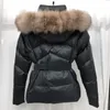 Designer-Damen-Pufferjacke, Daunenjacken mit echtem Pelzkragen, besticktem Abzeichen, Kapuzenmantel, warme Winterjacke mit Gürtel, Damen-Designerkleidung, Größe 1/2/3/4