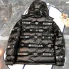 2023 Designer Mens Down Vestes Badge brodé Femmes Vêtements d'extérieur à capuche Parkas Hiver Chaud Puffer Veste Vêtements pour hommes S-XXL