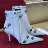 Botas Novo estilo borlas pontiagudas com botas de moda Mulheres unhas de metal legal meninas quentes motocicleta sapatos de salto alto 220920