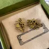 Klassiska europeiska och amerikanska brevörhängen med diamanter, pärlor, bin, retro högversionörhängen för kvinnor