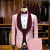 Niestandardowe klasyczne modne moda różowa stroita Tuxedos Groomsmen Burgundy Velvet Shawl Lapel Man Suit Wedding Men's Blazer garnitury BL187V