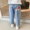 Macacão adorável dos desenhos animados crianças jeans primavera outono casual cintura elástica meninas calças jeans 2 8 anos de idade crianças calças 231030