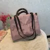 Saco de noite macio fofo acolchoado bolsa para as mulheres 2023 nova moda náilon edredão ombro inverno shopper tote feminino grande acolchoado soprado