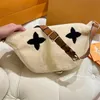 Tasarımcı Fanny Pack Kadın Teddy Bumbag Crossbody Bags Erkek Kabarık Bel Kuşak Çantası Fannypack Bulanık Serseri Çantası Moda Çantası Çiçeği