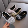 Tênis AINYFU Outono Meninas Princesa Sapatos Crianças Cor Lantejoulas Couro Moda Crianças Pérola Festa Casamento H964 231030