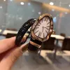 Armbandsur fashionabla kvinnors ormformade klocka med tre slingor av precision stål diamantuppringning