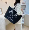 Designer Brands Shopping Bags Women Triangle Etikett Vattentät Leisure Travel Bag Stor kapacitet Nylon Mommy Tote Ladies Shoulder Bag Handbag 39-30-8CM Gift AAA