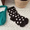 Women Socks Fashion Women's Polka Dot Wool Type اليابانية دافئة أنثى تنفس النقاط البسيطة البسيطة.