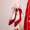 Sapatos de vestido Luxo Alto Salto Feminino 2023 Outono Vermelho Casamento Mostrar Ele Pérola Decoração Zapatos de Mujer Traf