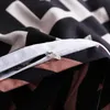 Beddengoedsets Luxe zwarte set Queen King Single Full Size Polyester beddengoed Dekbedovertrek Modern Bird Plaid Anime met kussensloop 231030