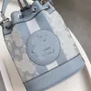 Designer de moda feminina pequena bolsa balde adequada para roupas de primavera e verão bolsa de ombro versátil passeios ao ar livre para mulheres C8322