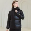 Trench da donna 2023 Cappotto invernale moda Donna Piumino corto in cotone imbottito Nero dorato Parka caldo Cinghie femminili Addensare con cappuccio