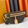 مصممون مشهورون حقيبة صدر في الصدر أكياس كتف الكتف Bumbag Fanny Pack أصلي حقيبة حزام من جلد الأزياء Woemns M44748 Bum Pocket Cross Cross Handbags