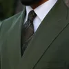 Erkekler Tam Erkekler Takım Blazers Erkekler İçin Sosyal Gerçekler Ordu Yeşil Çift Kelime Kruvaze İnce Fit Ternos Setleri Ceket İş Stili