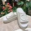 Buty swobodne 2022 Grube Bottom Beach Kaptaki moda Summer Kobiety Nowe Eva grube podeszte Miami Slajdes Designer Summen Sandals House Róż White Flip