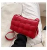 Bolsas bolsas de marca bolsas venetas de venetas moda moda de estilo botteg￡ss saco estrangeiro Feeling feminino 2022 Popular Popular Versatile tecidos Mensageiro Red Pillow