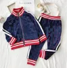 Traccia per bambini Designer Tracksuit da due pezzi Set ragazzi ragazze Stampato giacche per top per adolescenti pantaloni casual sport abbigliamento abiti da bambino vestiti di lusso parco 90-140