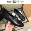 Lüks elbise ayakkabıları kadın mokasenler deri atbit düz mokasen tasarımcısı katır arılar işlemeli fildişi siyah astar açık nedensel spor ayakkabılar kutu