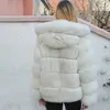 Pelliccia da donna Cappotti naturali da donna 2022 Cappotti caldi e spessi invernali Giacche bianche da donna di lusso con cappuccio