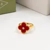 Womens Designer Clover Ringen Mode Fourleaf Bloemen Band Diamanten Ring Shell Titanium Staal Liefhebbers Ring Sieraden5400640