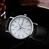 Montre-bracelettes Femmes r￩tro Design analogue en alliage de quartz montres en cuir Woard's Watch Lames Wristwatch Black 2022 Relogio Feminino