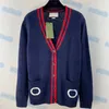 Kvinnors tröjor Designer V Neck Cardigan Coats Women Knit Navy Letters Jacquard Kvinnliga skjortor Ocif