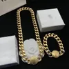 Collares de diseñador de marca de lujo T0P calidad colgante retro para mujer hombre vintage 18k latón chapado en oro moda oficial reproductio189b