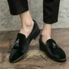 مصمم فاخر جديد الموضة وأشار المخملية شرابات أحذية للرجال حذاء بدون كعب فستان رسمي أحذية Sapatos Tenis Masculino