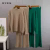 المسارات النسائية Wywm Winter Set Set Women Thinited 2 قطعتين ناشئة جديدة من خطوط السترة ذات الرقبة العالية على السراويل الرخوة سراويل فضفاضة لينة.