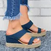 Sandalias de verano 2022 de cuero con punta abierta para mujer, tacones de cuña, zapatillas de plataforma de fondo suave, zapatos informales de playa para mujer