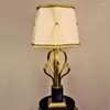 Настольные лампы Классическая латунная длинная листовая лампа из мраморной основы с квадратным ткани