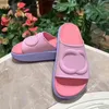 Buty swobodne 2022 Grube Bottom Beach Kaptaki moda Summer Kobiety Nowe Eva grube podeszte Miami Slajdes Designer Summen Sandals House Róż White Flip