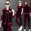 Roupas de ginástica sets femininos de veludo de veludo dourado Mulheres 3 peças Conjunto de 3 peças 2022 Autumn Winter Roupos Jaqueta de manga curta calças de camiseta Jogging