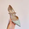 2022 Sandaler Fashion High Heel Designer Classic Heels Luxury Rivet Spikes Wedding Party Outdoor Shoes Boots Heatsshoes