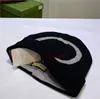 Top designer gebreide hoed beanies cap ski hoeden masker buiten casual heren gemonteerd winterkappen unisex kasjmier plaid letters beanie