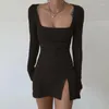 L￤ssige Kleider eleganter quadratischer Hals gerippter schwarzer Kleid Frauen gestricktes Seiten Split Bodycon Langarm Mode Mini Basic Robe Femme